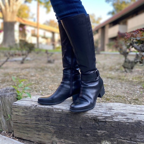 Black high shaft leather boots - Picture 3 of 10